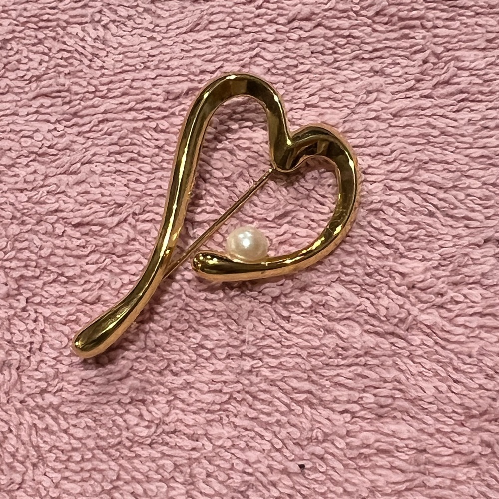 Vintage Heart Brooch W/ Pearl